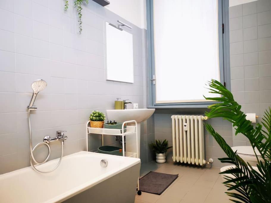 Sunny Flat 50 Meters From The Metro Apartment Milano Ngoại thất bức ảnh